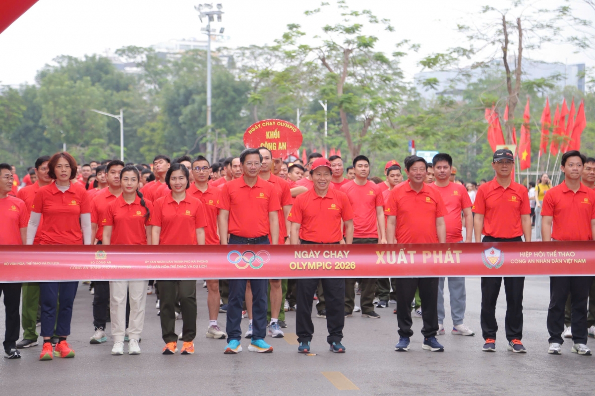 Bí thư thnahf uỷ Hải Phòng Lê Tiến Châu cùng các lãnh đạo thành phố tham dự Ngày chạy Ngày chạy Olympic 