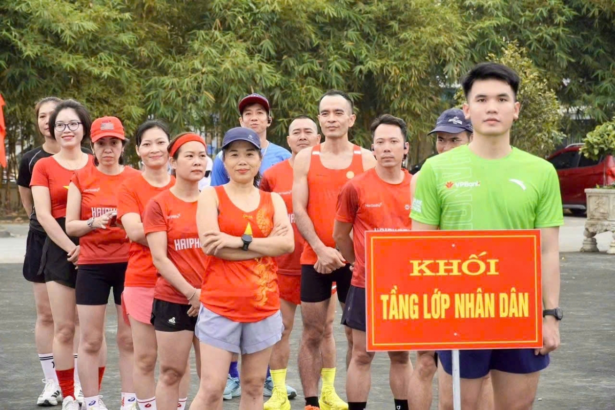 Tại xã Kiến Minh, hơn 200 cán bộ, công chức, lực lượng vũ trang, đoàn viên, hội viên, giáo viên, học sinh và Nhân dân đã hưởng ứng chương trình. 