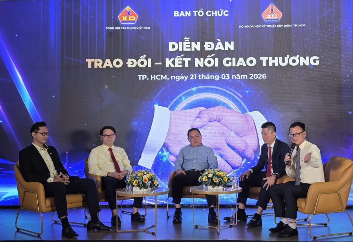 Diễn giả phát biểu tại diễn đàn giao thương ngành xây dựng tại TP.HCM