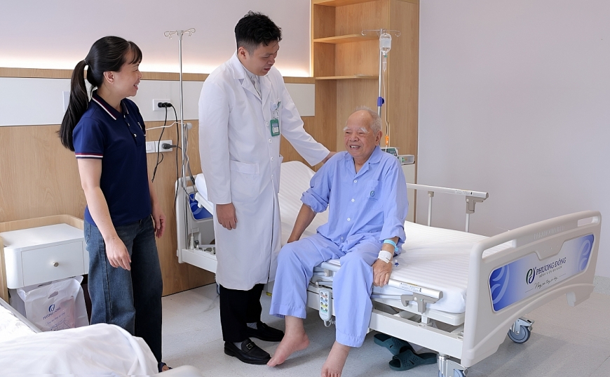 Bệnh viện Đa khoa Phương Đông:  iều trị khối u 11cm và vi khuẩn đa kháng cho cụ ông 87 tuổi gần như liệt chân