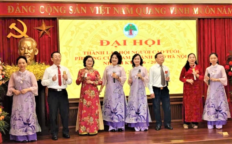 Tiết mục văn nghệ chào mừng Đại hội