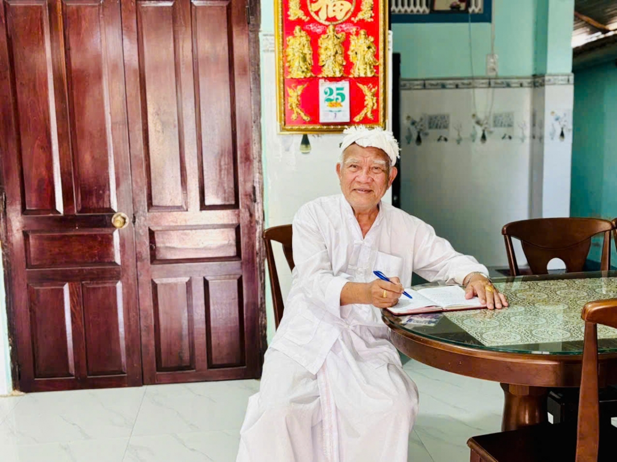 Ông Đổng Hộ – người có uy tín tiêu biểu trong đồng bào Chăm thôn Phú Nhuận, xã Ninh Phước, tỉnh Khánh Hòa.