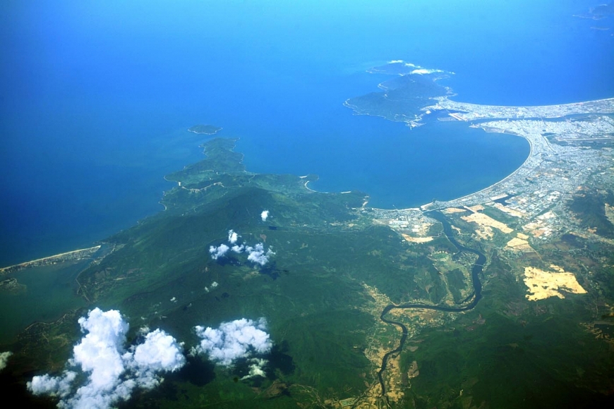 Địa thế vô song được tạo nên từ hệ sinh thái “rừng sát biển” dưới chân đèo Hải Vân 