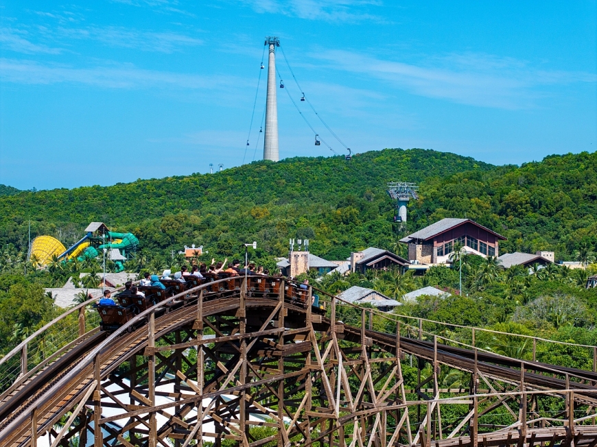 Du khách trải nghiệm Sun World Hon Thom 