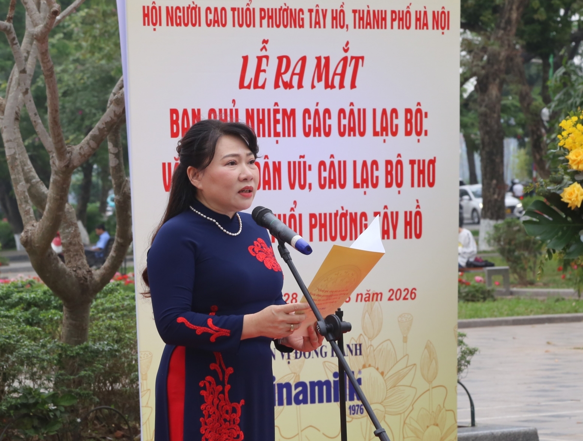 Bà Trần Thị Thu Hường khai mạc chương trình