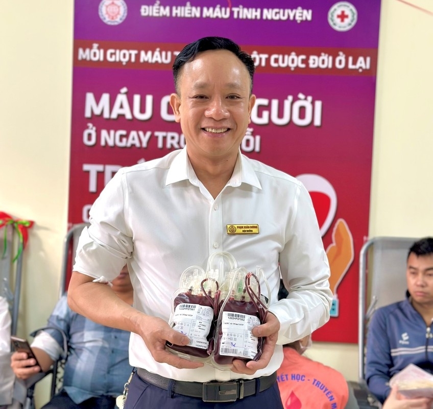 PGS.TS Phạm Xuân Dương, hiệu trưởng nhà trường đã tham gia hiến máu hơn 60 lần, trở thành tấm gương tiêu biểu, lan tỏa mạnh mẽ tinh thần nhân ái trong toàn thể cán bộ, giảng viên và sinh viên.