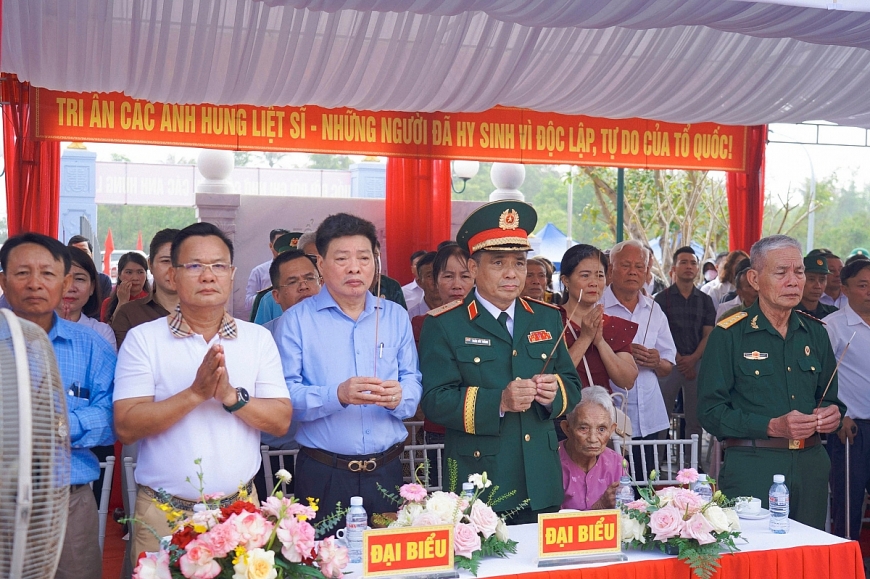 Trang nghiêm Lễ yên vị các liệt sĩ Đại đội pháo binh 45 Hà Tĩnh