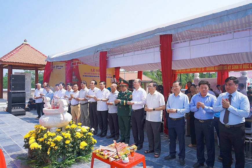 Lễ cầu siêu, yên vị các anh hùng liệt sĩ được tổ chức trang nghiêm.