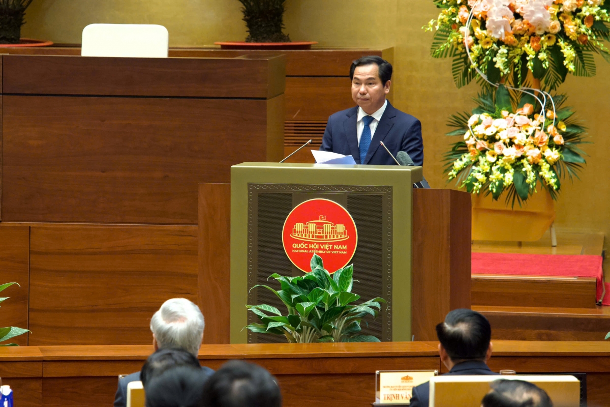 ổng Thư ký Quốc hội, Chủ nhiệm Văn phòng Quốc hội Lê Quang Mạnh, Chánh Văn phòng Hội đồng Bầu cử quốc gia đọc Báo cáo tại Hội nghị