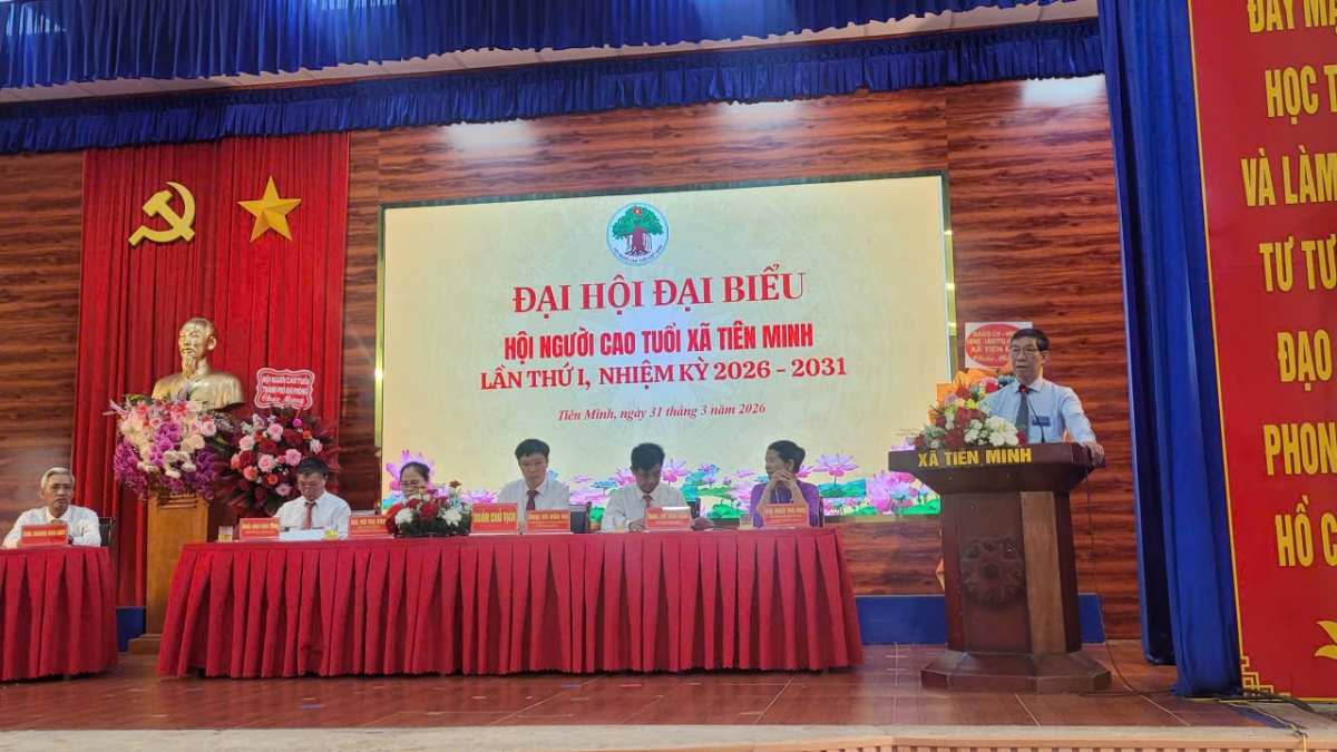 Ông Lê Văn Nhã - UV.BCH Hội NCT.VN - Chủ tịch Hội NCT.TP Hải Phòng phát biểu tại đại hội