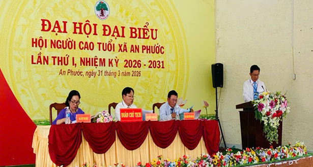 Ông Lê Minh Hòa- Ủy viên Ban Thường vụ Đảng ủy, Chủ tịch Ủy ban MTTQ Việt Nam xã phát biểu tại đại hội