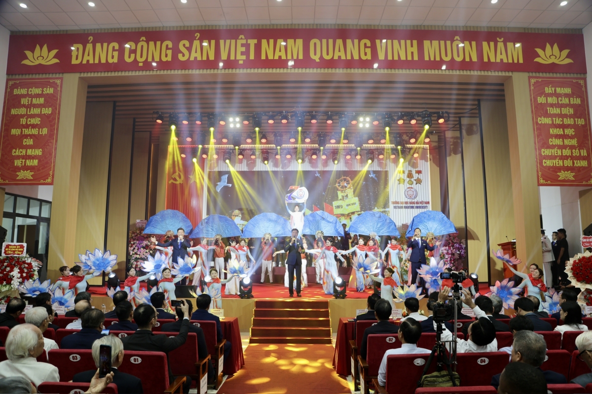 Chương trình biểu diễn nghệ thuật đặc sắc trong Lễ kỷ niệm.