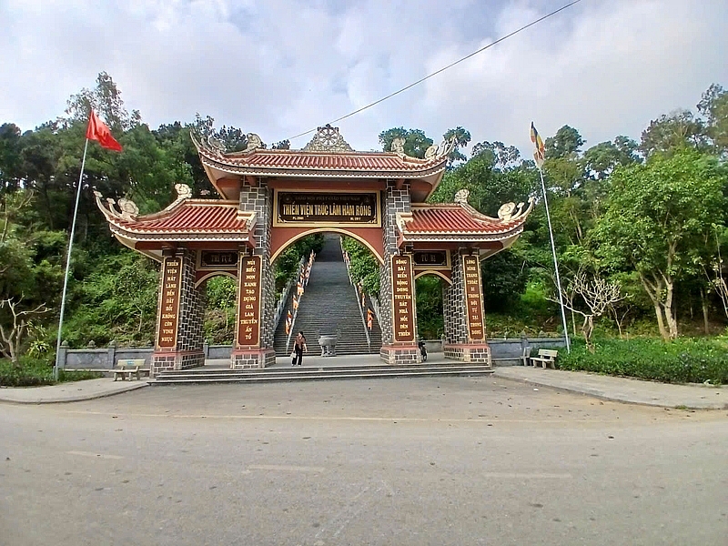 Khám phá Thiền viện Trúc Lâm bên dòng sông Mã