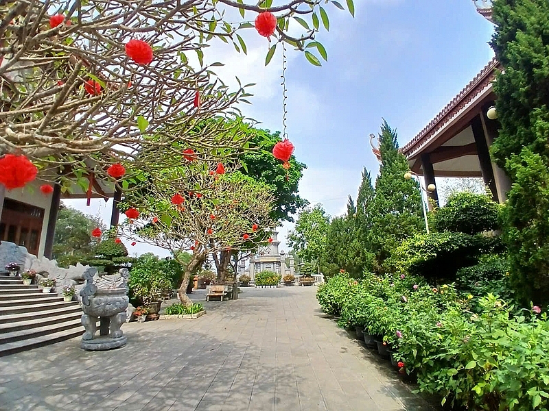 Khám phá Thiền viện Trúc Lâm bên dòng sông Mã