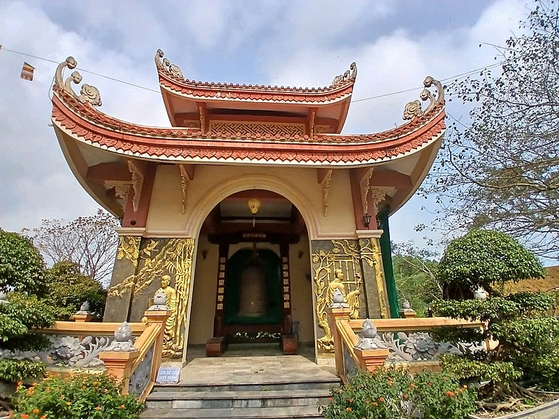 Khám phá Thiền viện Trúc Lâm bên dòng sông Mã