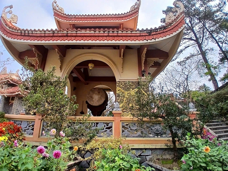 Khám phá Thiền viện Trúc Lâm bên dòng sông Mã