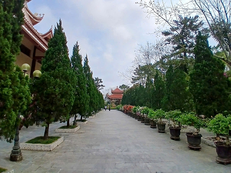 Khám phá Thiền viện Trúc Lâm bên dòng sông Mã