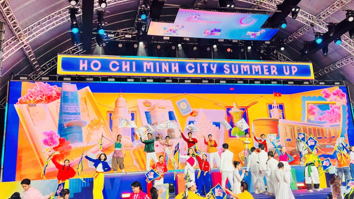 Văn nghệ chào mừng Ngày hội Du lịch