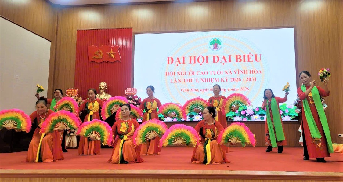 Tiết mục văn nghệ chào mừng Đại hội