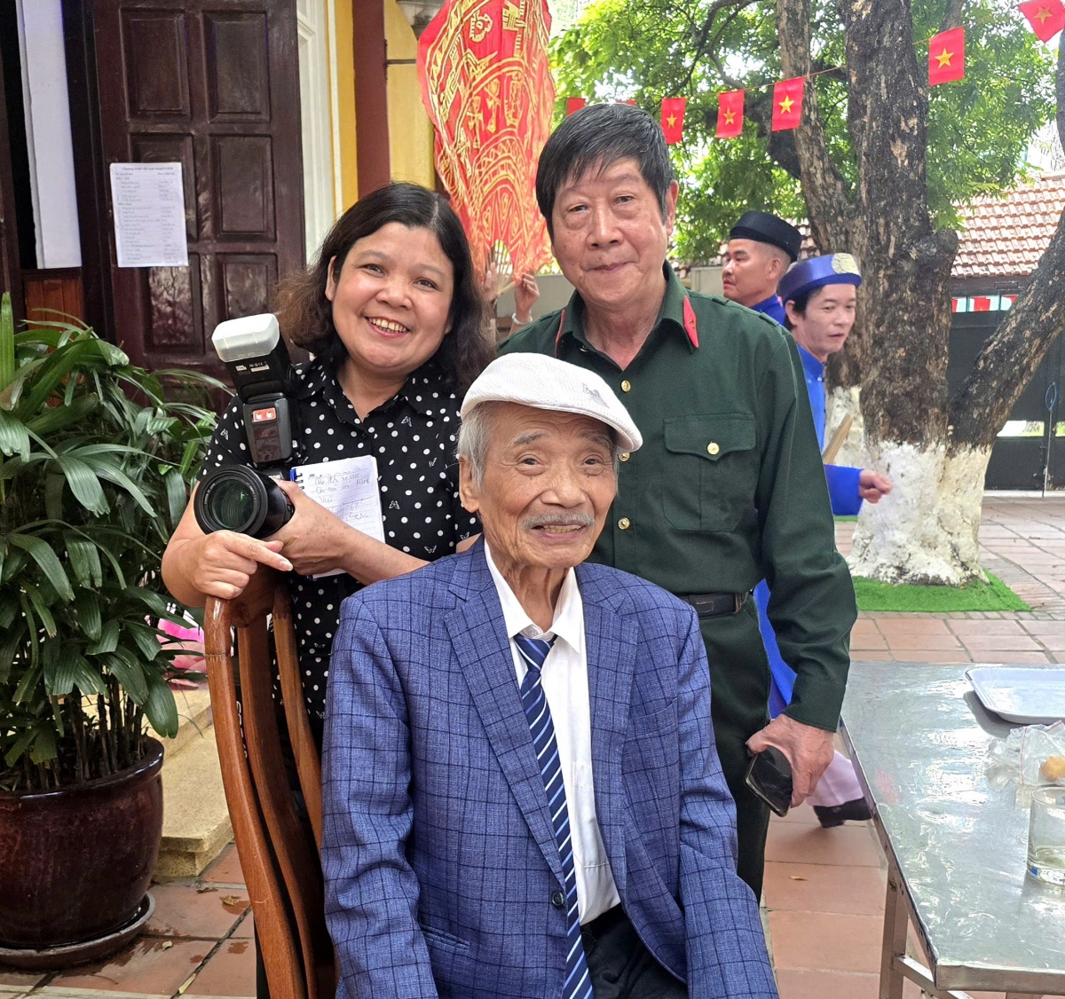 PV cùng các nghệ sĩ cao tuổi