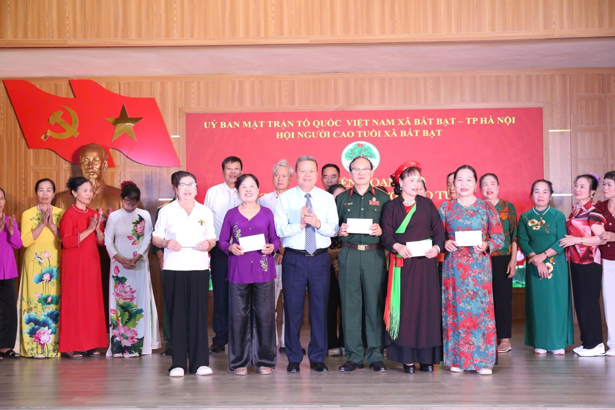 Trao thưởng cho các đơn vị