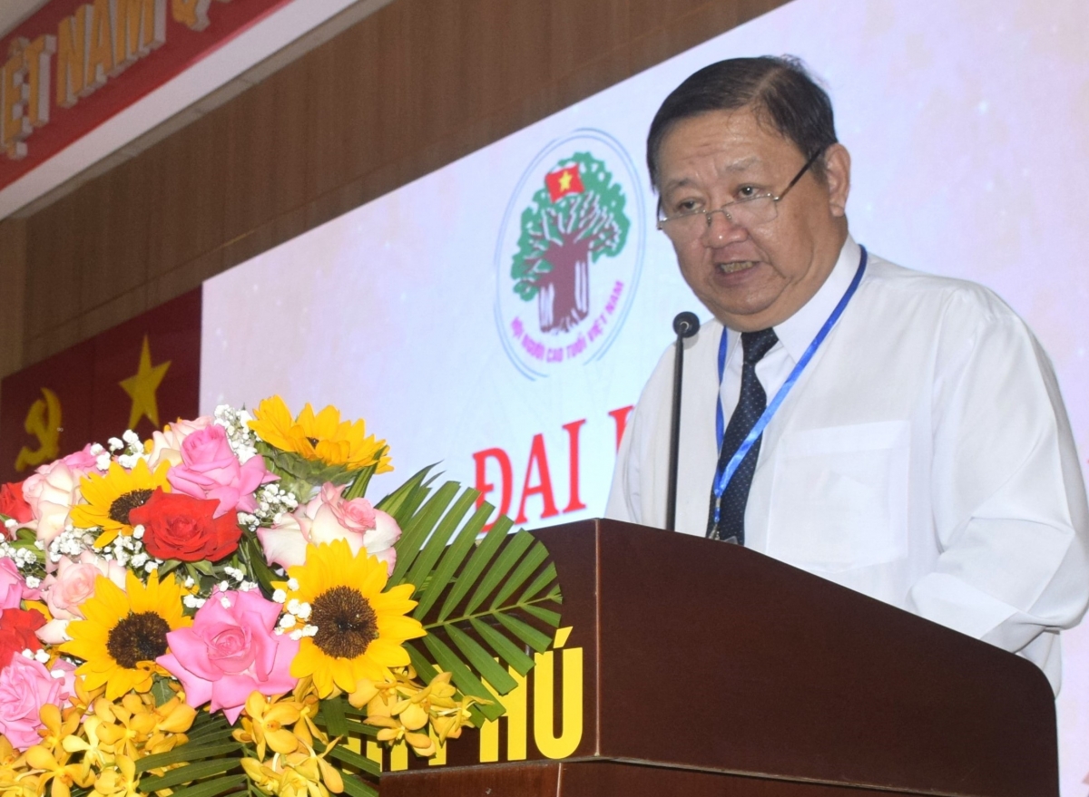 Ông Nguyễn Kim Tự báo cáo tại Đại hội Người cao tuổi phường Bình Phú nhiệm kỳ 2026–2031