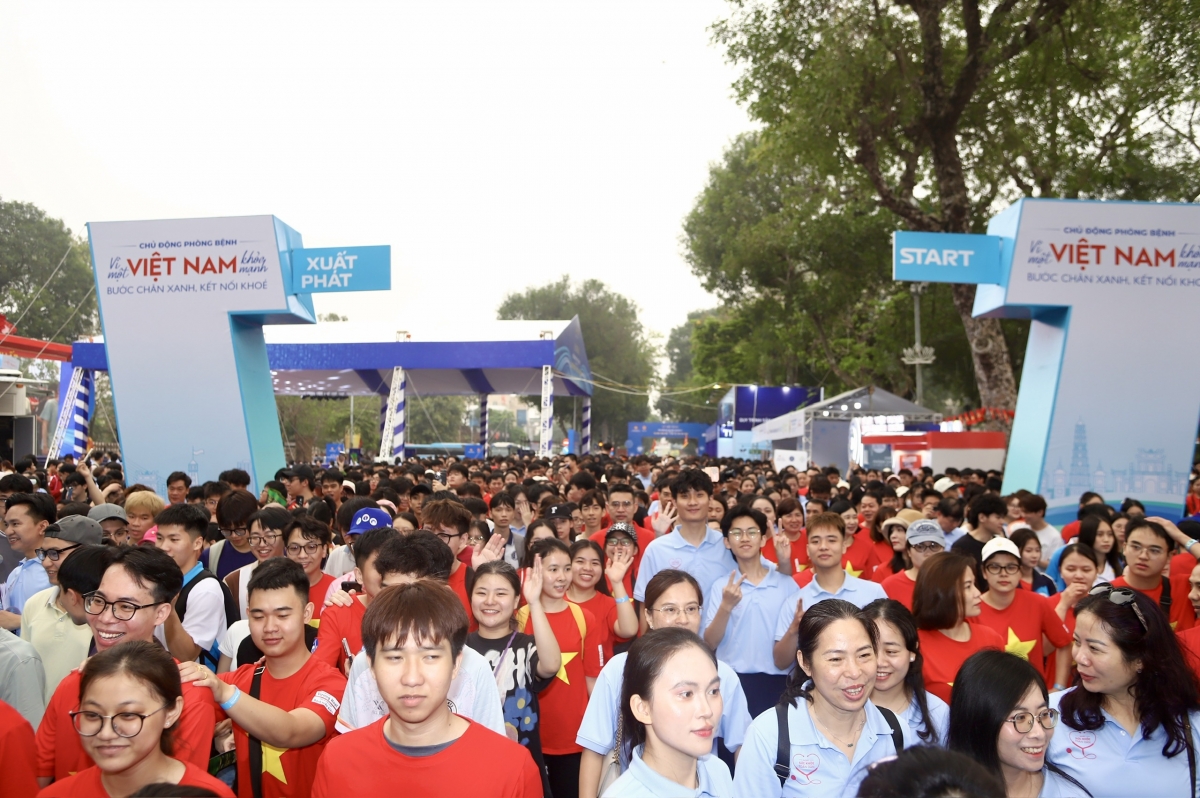 Hàng nghìn người hưởng ứng Ngày Sức khỏe toàn dân 7/4 tại Hà Nội