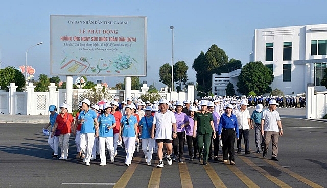 Các đại biểu tham gia đi bộ hưởng ứng sau chương trình