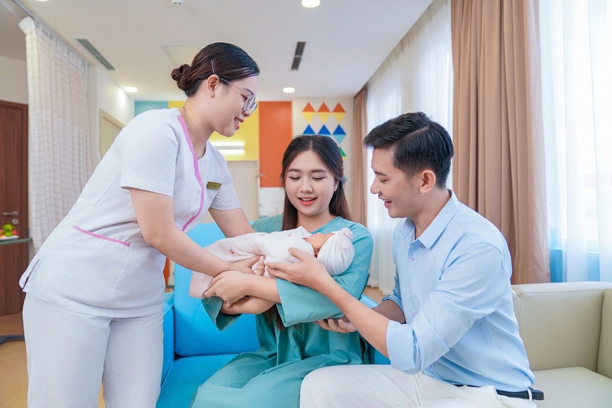 Trẻ sơ sinh được theo dõi và chăm sóc theo quy trình chuẩn y khoa, đảm bảo phát triển ổn định ngay từ những ngày đầu đời.
