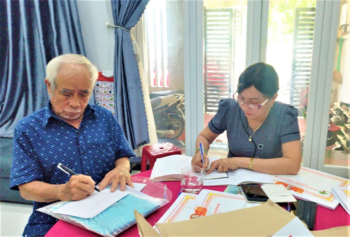 Ông Phạm Văn Nhiều làm việc với Thường trực Hội NCT xã Núi Thành