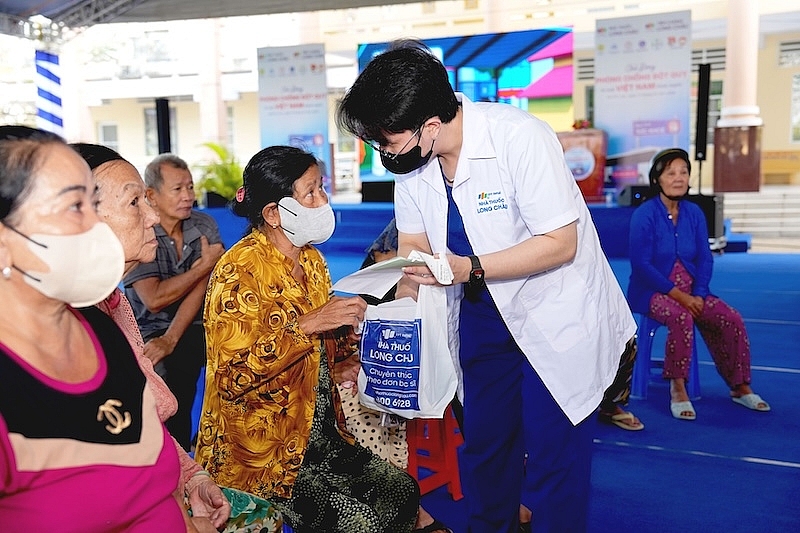 Năm 2026, “Long Châu sẻ chia” tiếp tục hành trình tầm soát sức khỏe miễn phí, phòng và quản lý đột quỵ trong cộng đồng