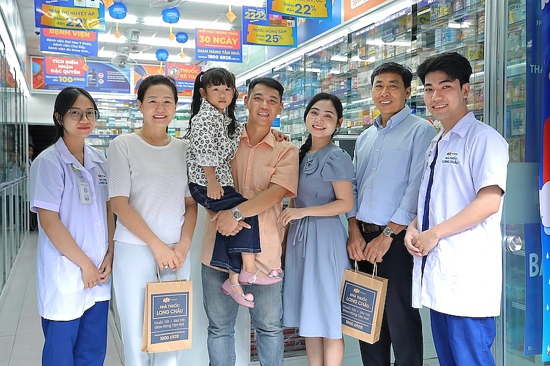 Hệ thống nhà thuốc và trung tâm tiêm chủng Long Châu hiện phục vụ 33 triệu khách hàng, tiên phong những sáng kiến nâng cao sức khoẻ gia đình Việt