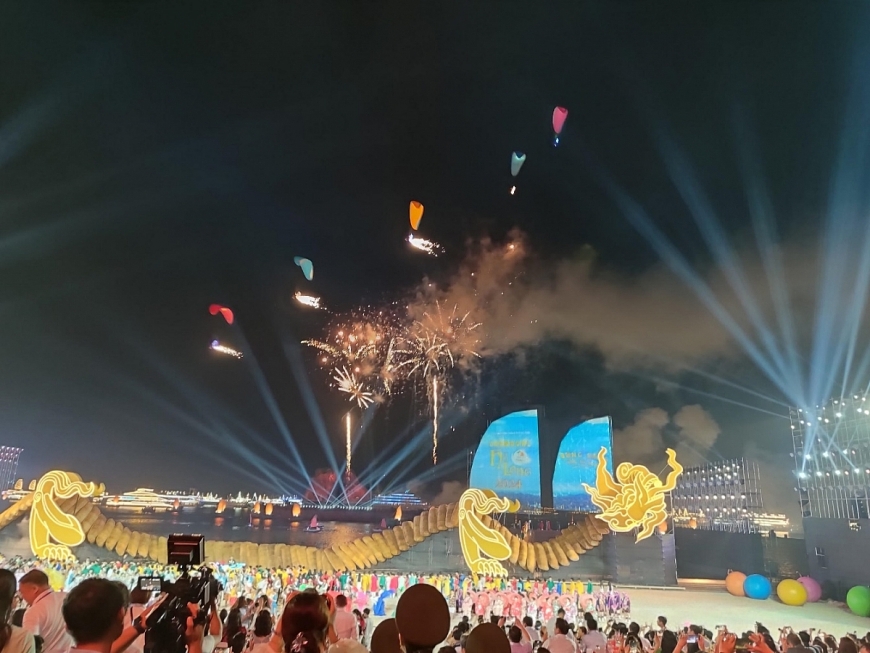 Carnaval Hạ Long là sản phẩm du lịch hấp dẫn du khách trong nước và quốc tế.