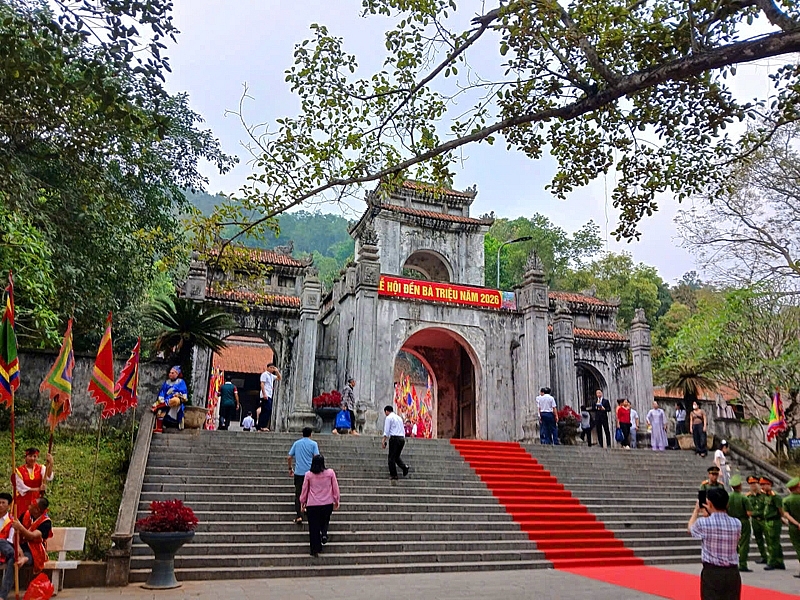 Khu di tích lịch sử văn hóa và kiến trúc nghệ thuật Đền Bà Triệu. 