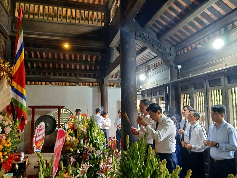 Lãnh đạo tỉnh Thanh Hóa dâng hương tưởng nhớ Anh hùng dân tộc Triệu Thị Trinh.