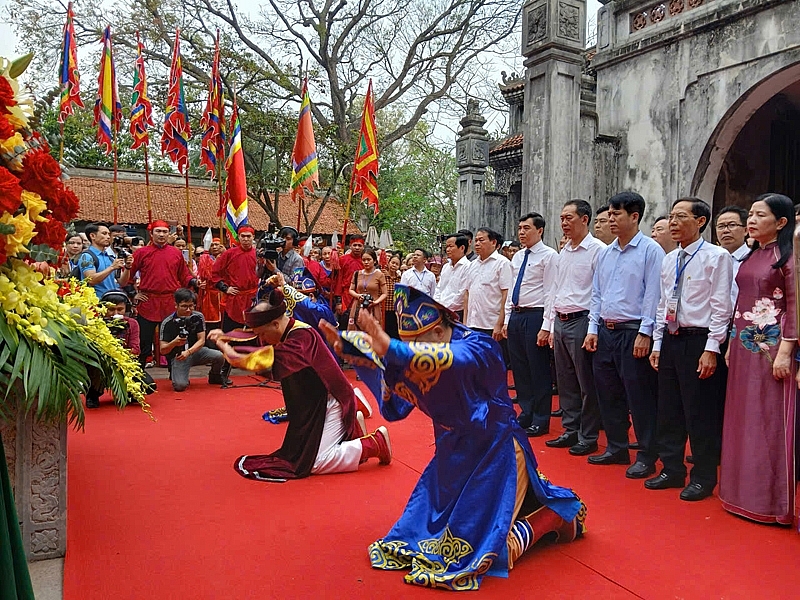 Nghi lễ tấu trình chúc văn, dâng hương kính cáo anh linh Anh hùng dân tộc Triệu Thị Trinh
