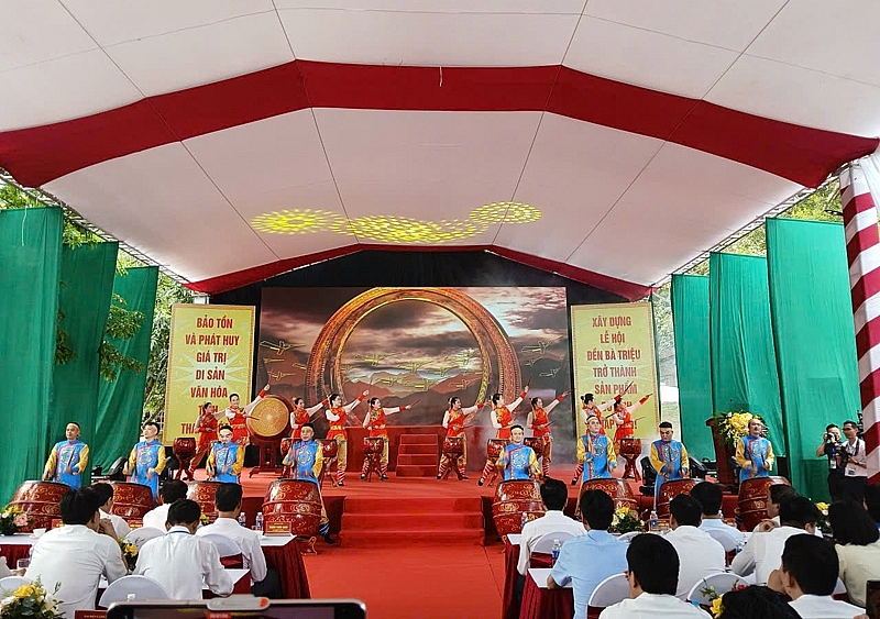 Chương trình khai mạc Lễ hội đền Bà Triệu năm 2026.