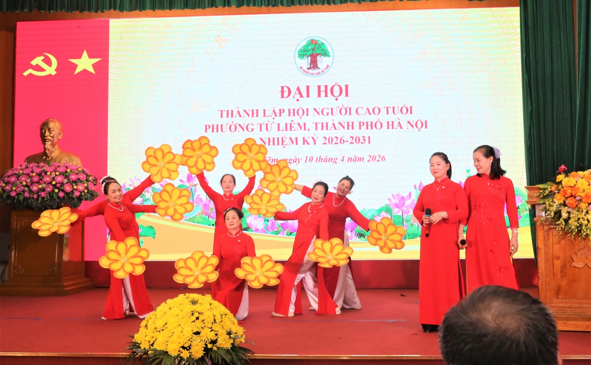 Tiết mục văn nghệ chào mừng Đại hội