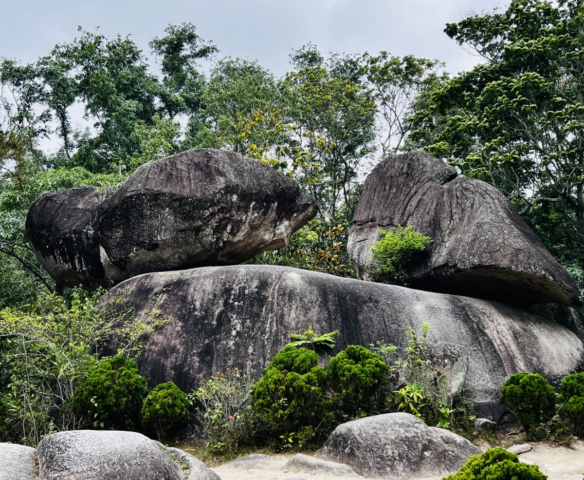 Danh thắng Hòn Trống Mái tại Sầm Sơn (Thanh Hóa)