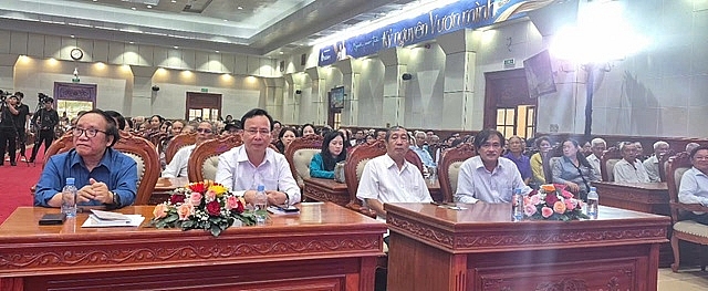 1.Các đại biểu tham dự chương trình.