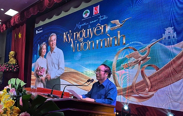 2.Trần Đăng Khoa phát biểu khai mạc.