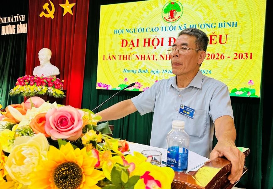 Ông Nguyễn Quốc Đạt - Ủy viên BCH Hội người cao tuổi tỉnh phát biểu tại Đại hội.