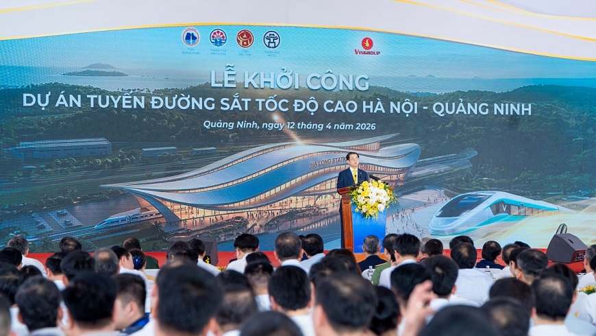 Ông Nguyễn Việt Quang, Phó Chủ tịch kiêm Tổng Giám đốc Tập đoàn Vingroup phát biểu tại lễ khởi công dự án tuyến đường sắt tốc độ cao Hà Nội - Quảng Ninh