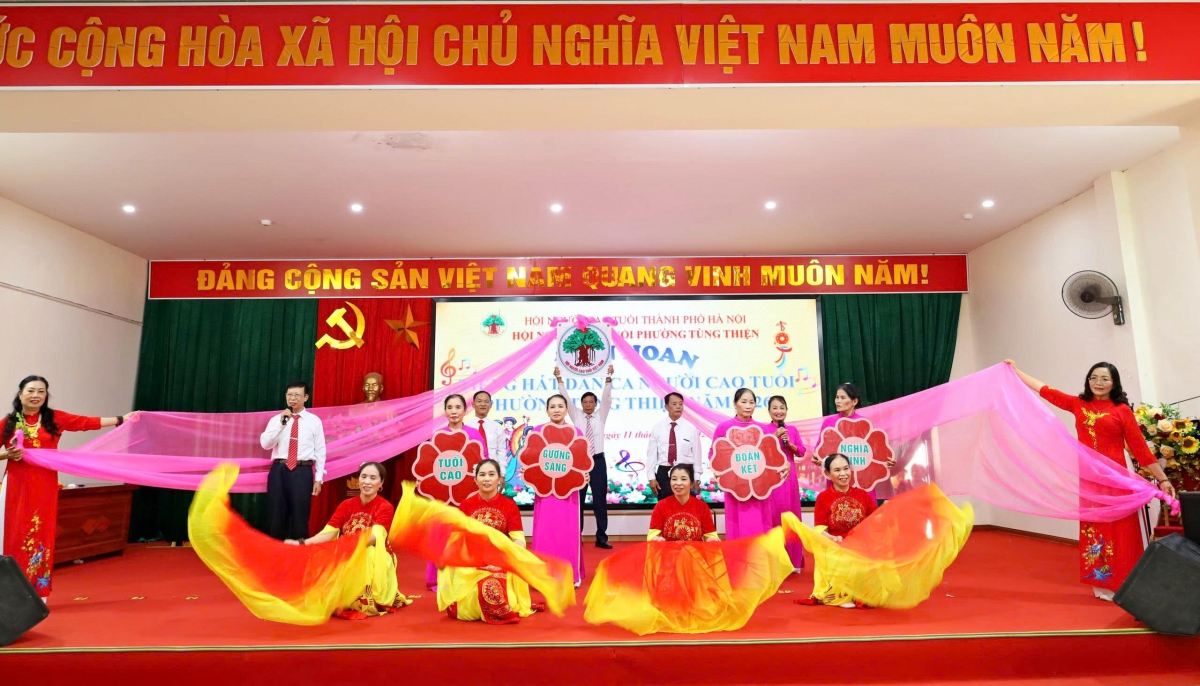 Phường Tùng Thiện, TP Hà Nội: Khi người cao tuổi hát dân ca…