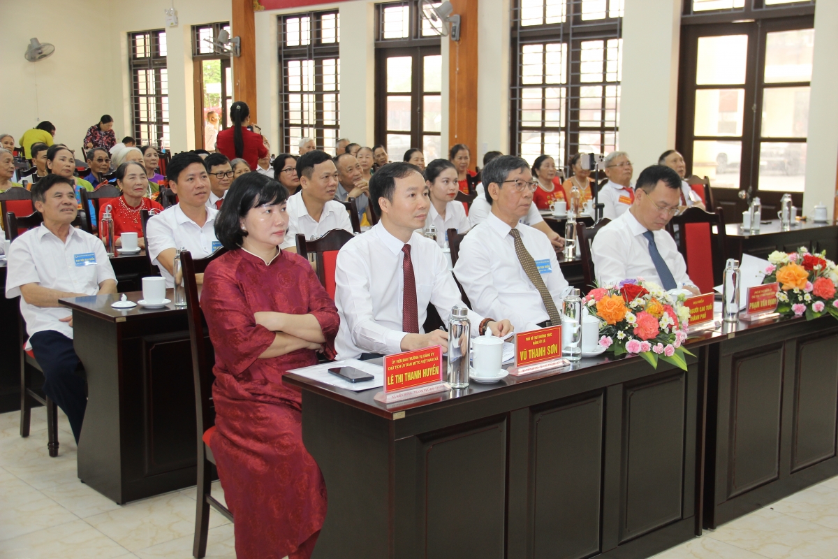 Các đại biểu dự Đại hội người cao tưởi xã Kiến Hưng.