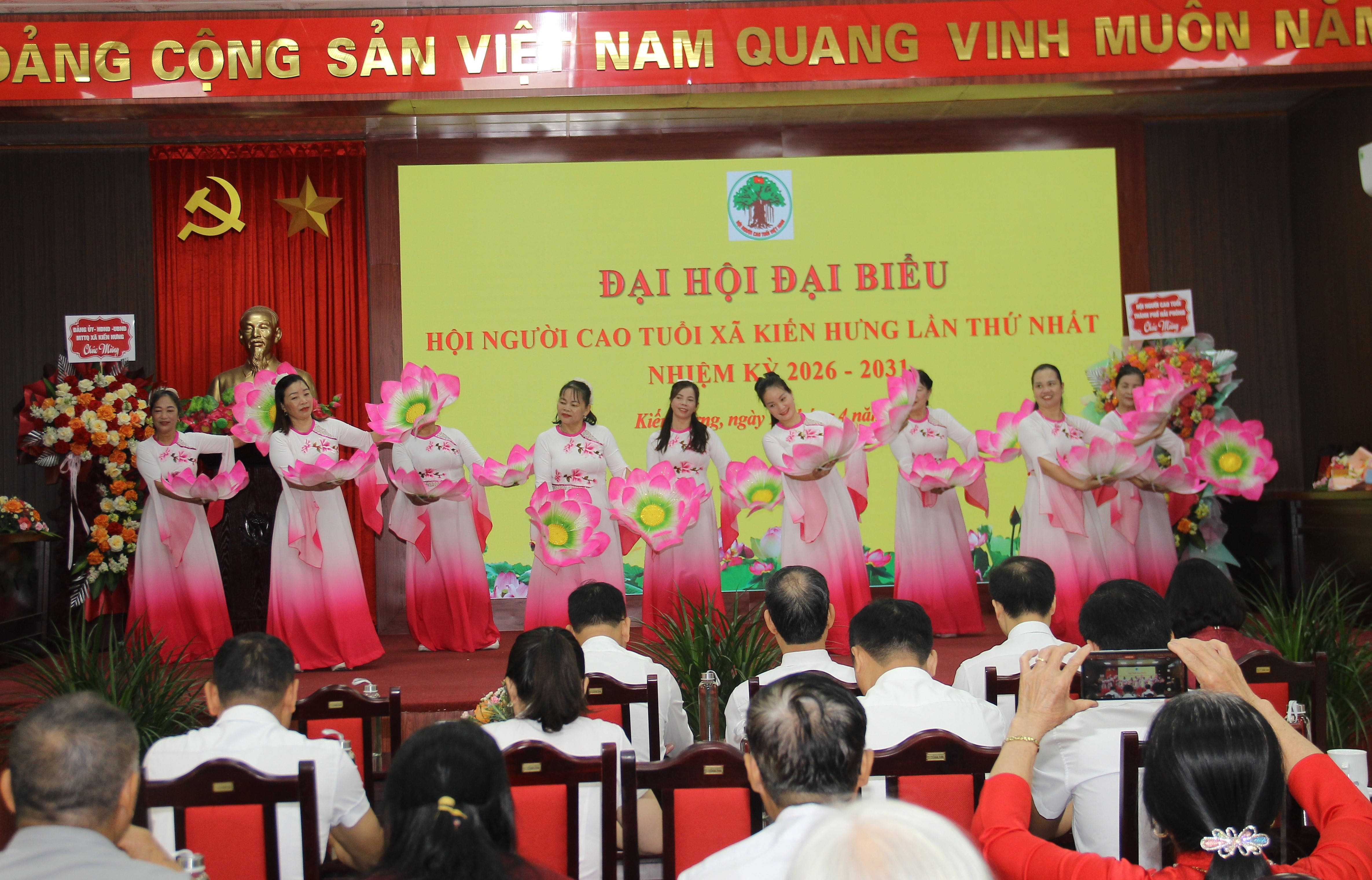 Các câu lạc bộ thơ ca, dưỡng sinh, cờ tướng, bóng chuyền hơi… hoạt động sôi nổi, góp phần nâng cao đời sống tinh thần, tạo môi trường giao lưu, gắn kết hội viên, hướng tới mục tiêu “Sống vui – sống khỏe – sống có ích”.