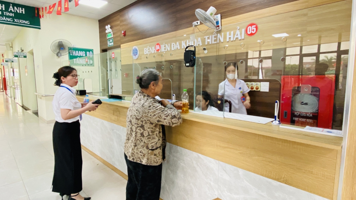 Tại khu vực quầy thu ngân đã chấn chỉnh không còn tình trạng nộp tiền qua tài khoản cá nhân