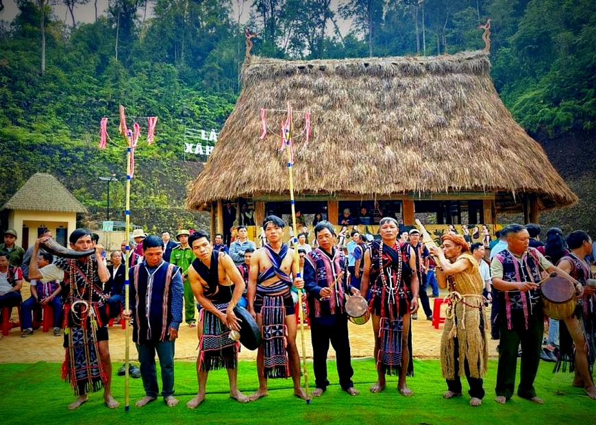 Lễ tạ ơn trong cánh rừng Cơ Tu