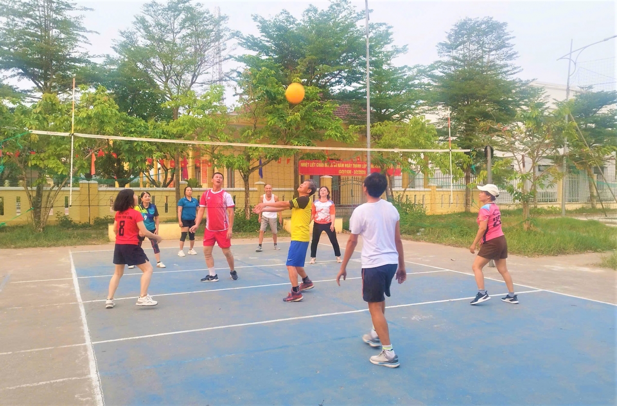 Thành viên các CLB LTHTGN xã Núi Thành tích cực luyện tập thể thao duy trì sức khỏe