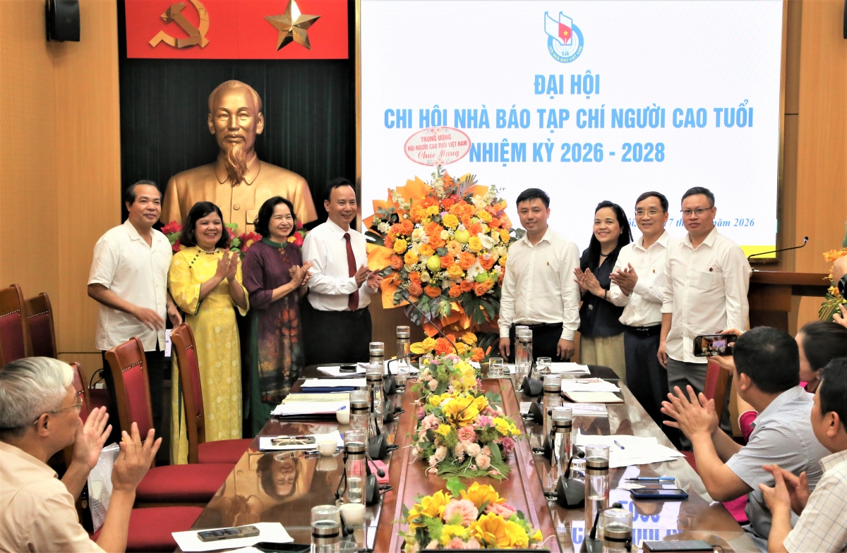  Lãnh đạo Hội NCT Việt Nam, Hội Nhà báo Việt Nam tặng hoa chúc mừng Đại hội